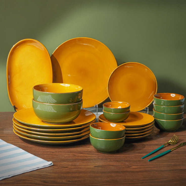  Golden Dinner Set with Green Exterior 